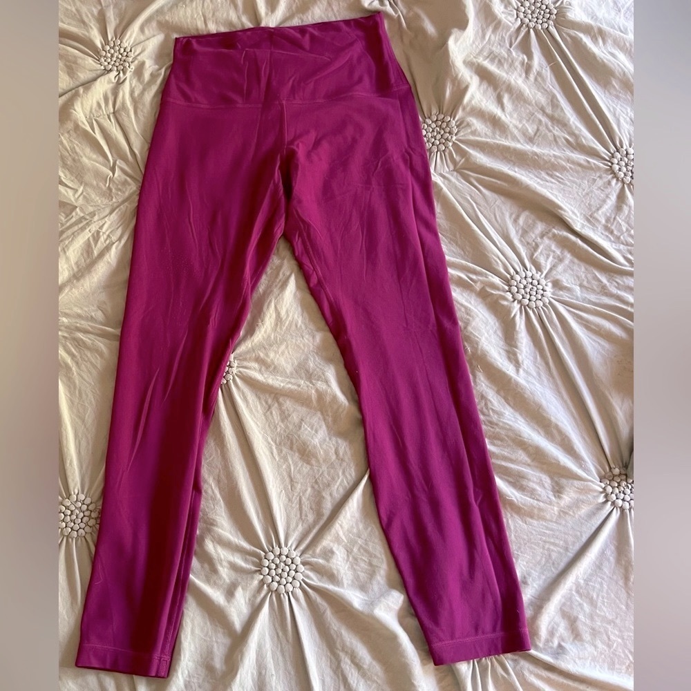 Women’s lululemon leggings size 6!